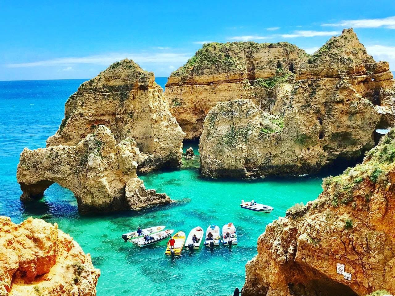 https://mdw-travel-data-us-east-1.s3.amazonaws.com/img/country/Portugal/Praia-do-Coral/img_03.jpg