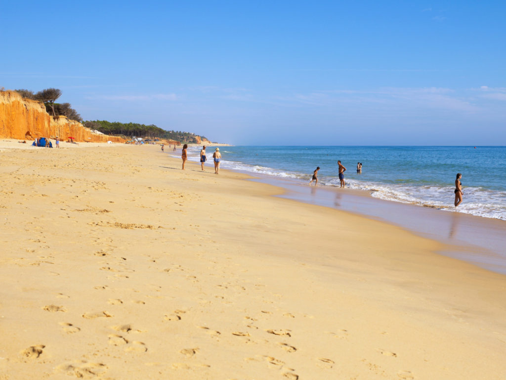 https://mdw-travel-data-us-east-1.s3.amazonaws.com/img/country/Portugal/Praia-do-Forte-Novo/img_03.jpg
