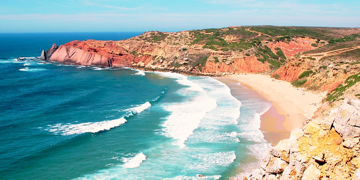 https://mdw-travel-data-us-east-1.s3.amazonaws.com/img/country/Portugal/Praia-do-Telheiro/img_00.jpg