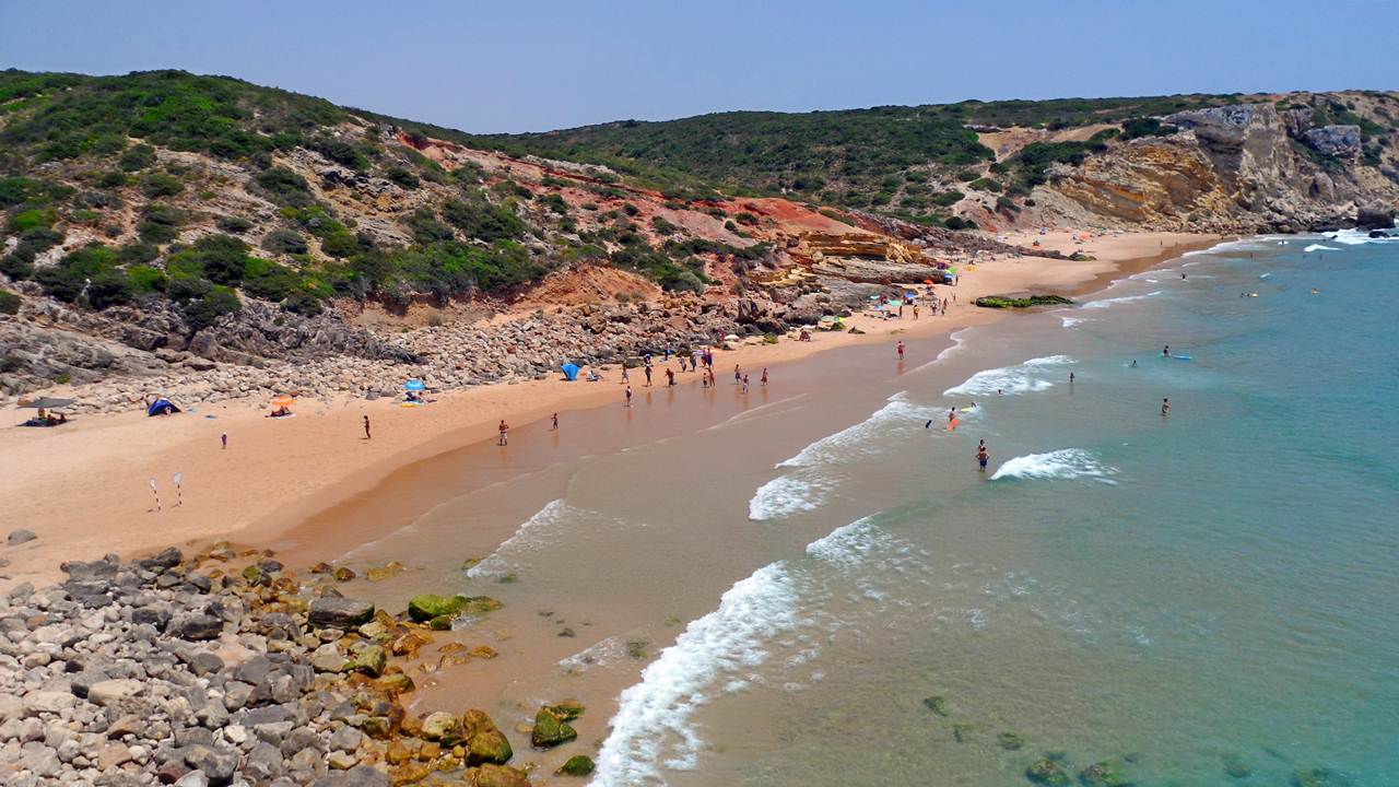 https://mdw-travel-data-us-east-1.s3.amazonaws.com/img/country/Portugal/Praia-do-Zavial/img_00.jpg
