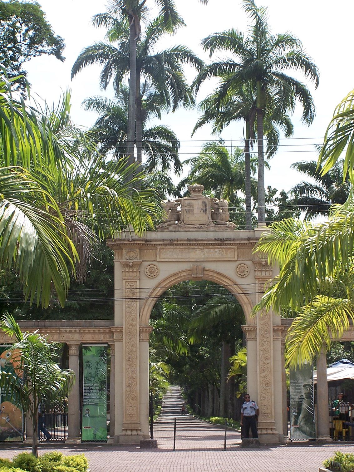 https://mdw-travel-data-us-east-1.s3.amazonaws.com/img/country/Portugal/Quinta-da-Boa-Vista/img_00.jpg