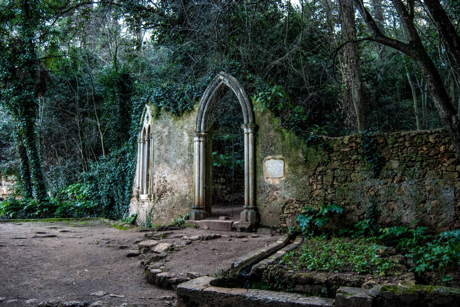 https://mdw-travel-data-us-east-1.s3.amazonaws.com/img/country/Portugal/Quinta-das-Lagrimas/img_02.jpg