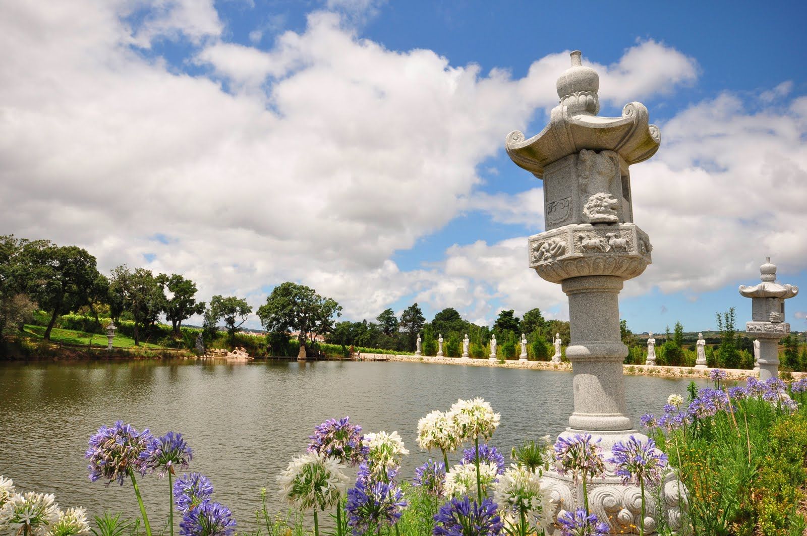 https://mdw-travel-data-us-east-1.s3.amazonaws.com/img/country/Portugal/Quinta-dos-Loridos-Buddha-Eden/img_03.jpg