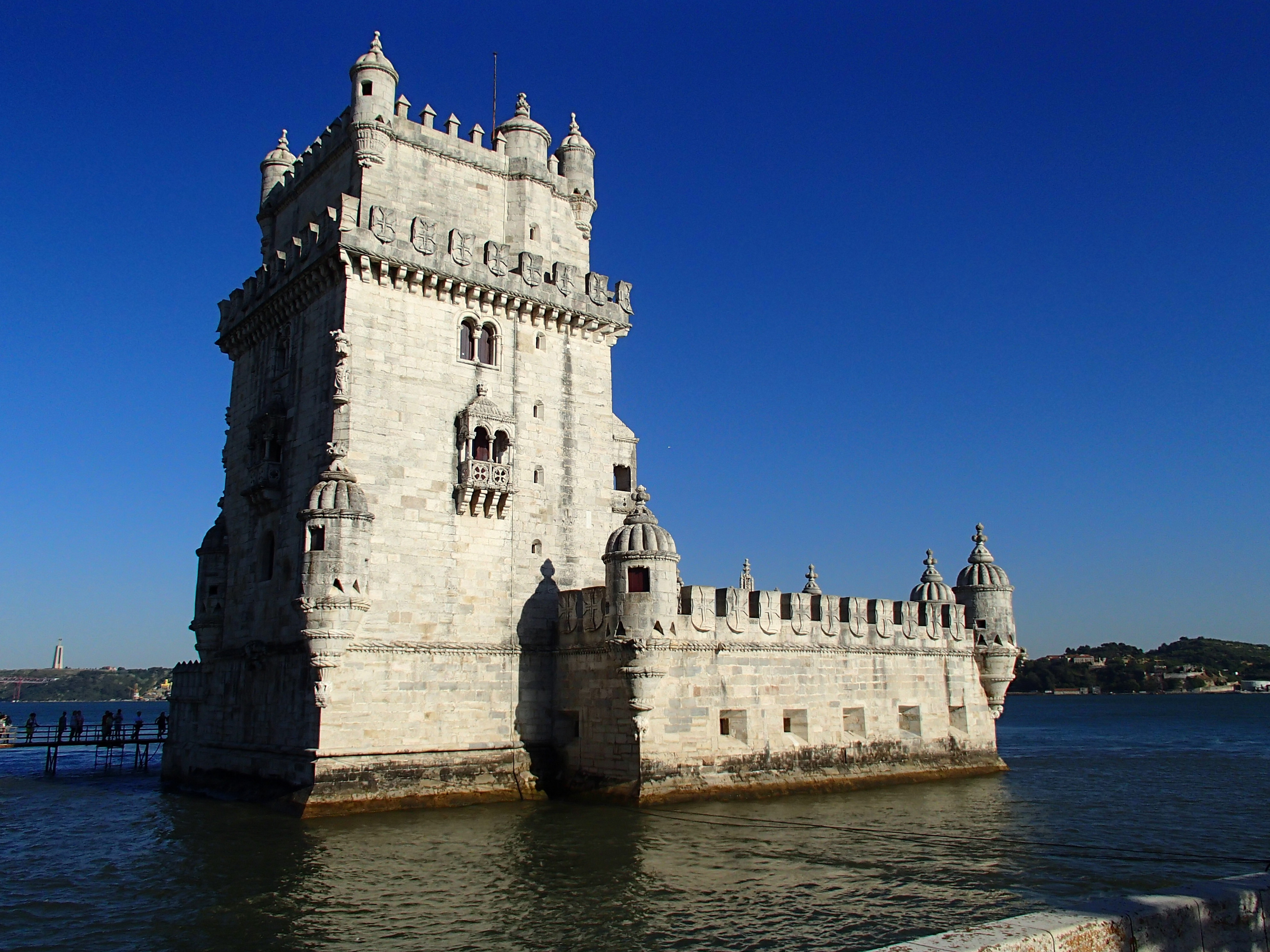 https://mdw-travel-data-us-east-1.s3.amazonaws.com/img/country/Portugal/Rabacal-Waterfalls/img_01.jpg