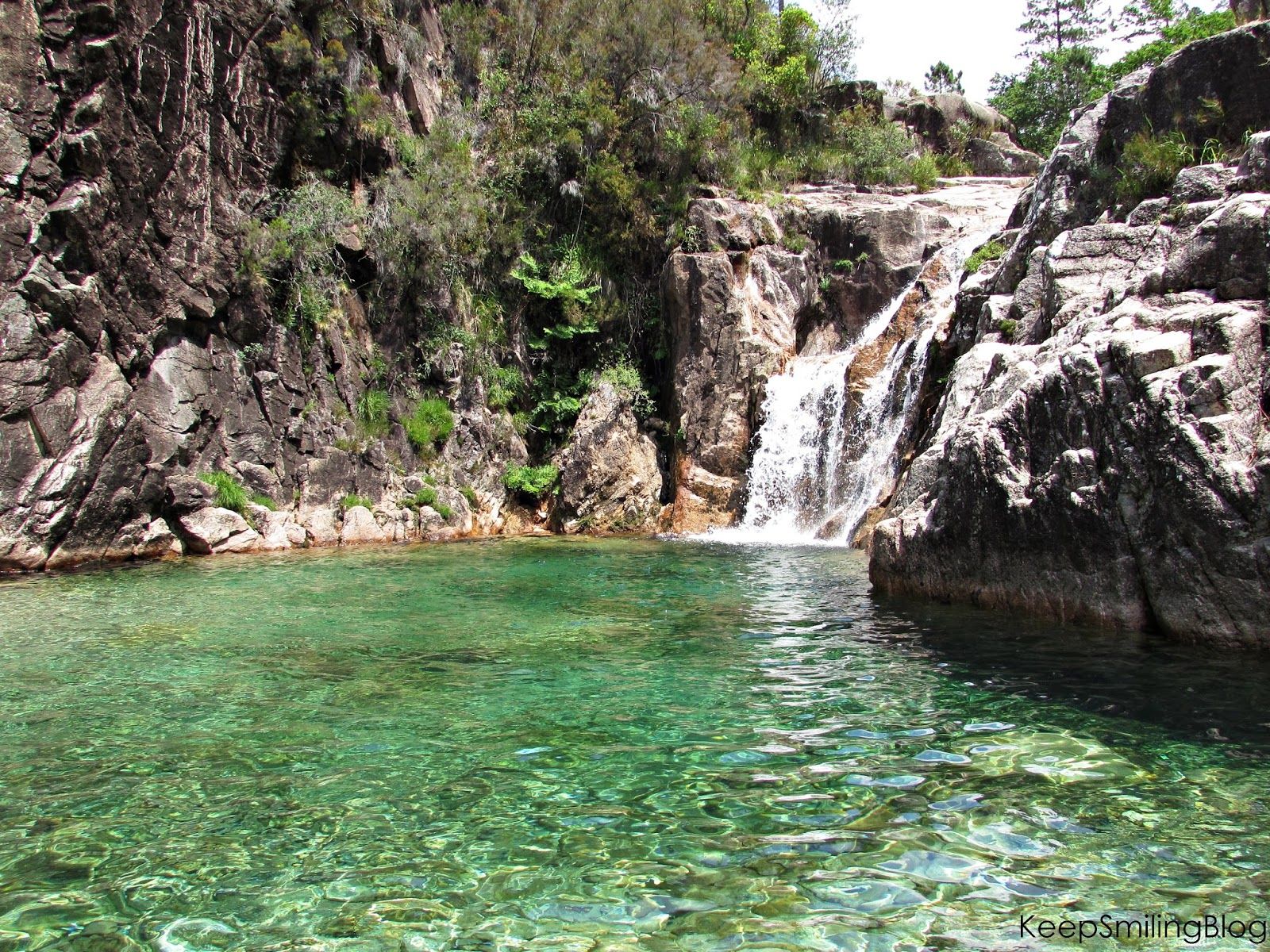 https://mdw-travel-data-us-east-1.s3.amazonaws.com/img/country/Portugal/Rabacal-Waterfalls/img_03.jpg