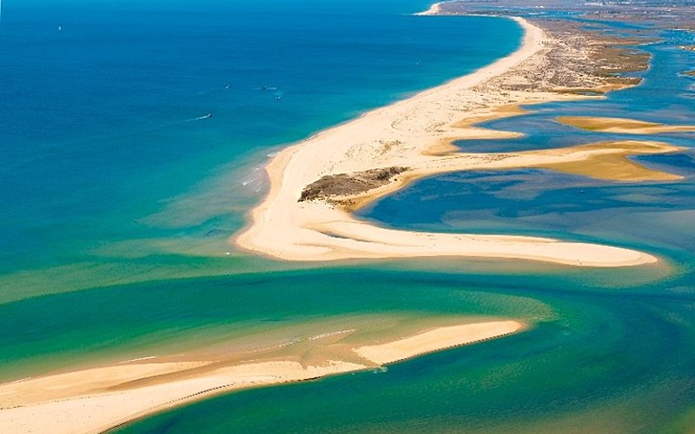 https://mdw-travel-data-us-east-1.s3.amazonaws.com/img/country/Portugal/Ria-Formosa-Natural-Park/img_01.jpg
