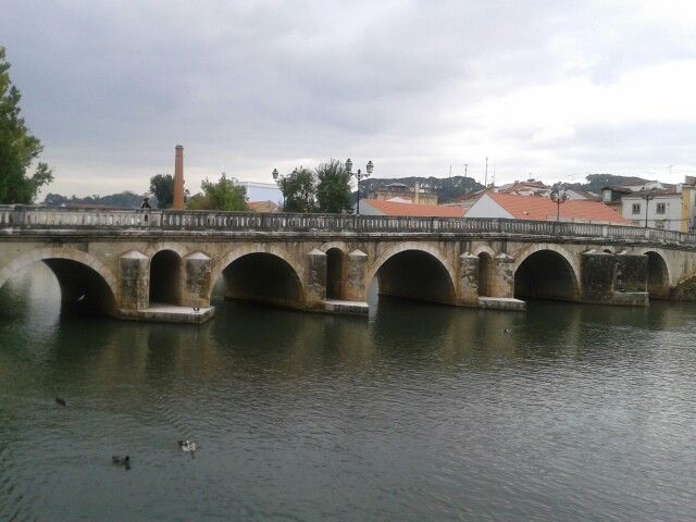 https://mdw-travel-data-us-east-1.s3.amazonaws.com/img/country/Portugal/River-Nabao/img_02.jpg