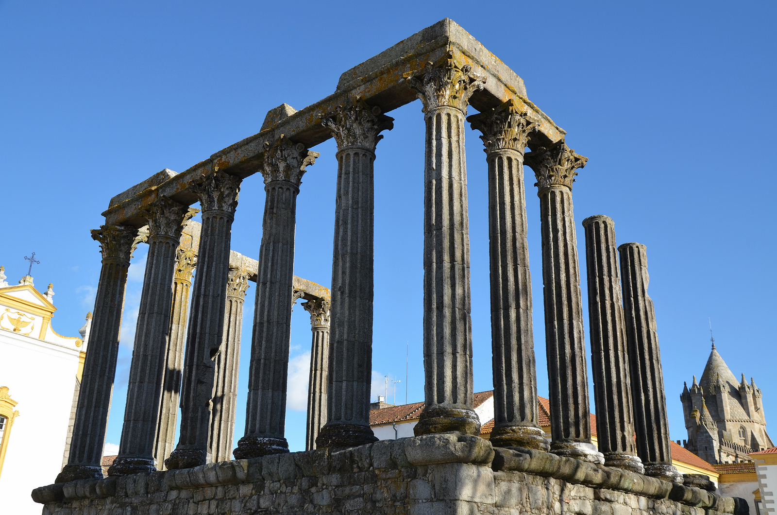 https://mdw-travel-data-us-east-1.s3.amazonaws.com/img/country/Portugal/Roman-Temple-of-Evora/img_00.jpg