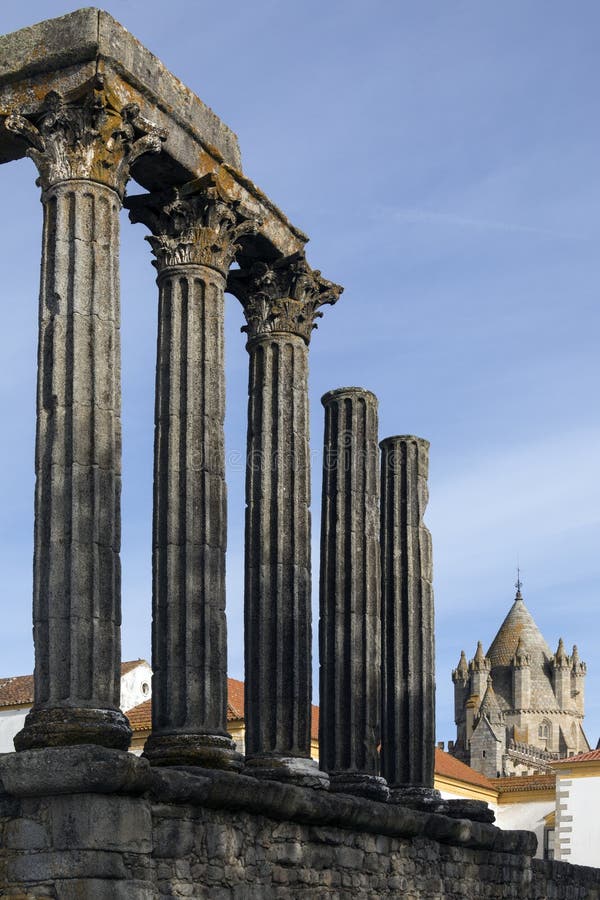 https://mdw-travel-data-us-east-1.s3.amazonaws.com/img/country/Portugal/Roman-Temple-of-Evora/img_03.jpg