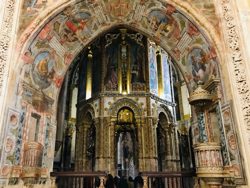 https://mdw-travel-data-us-east-1.s3.amazonaws.com/img/country/Portugal/Romanesque-Church-of-Tarouquela/img_02.jpg