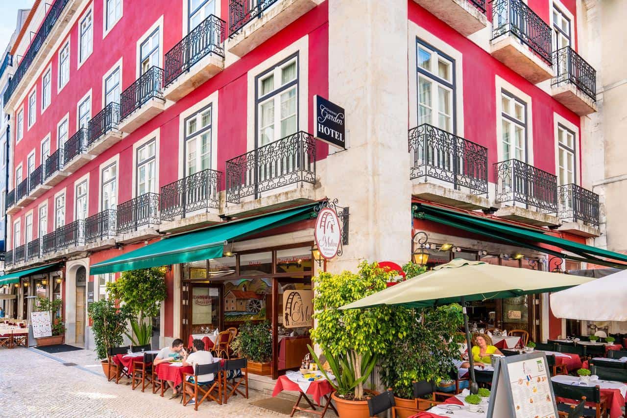 https://mdw-travel-data-us-east-1.s3.amazonaws.com/img/country/Portugal/Rossio-Garden/img_01.jpg