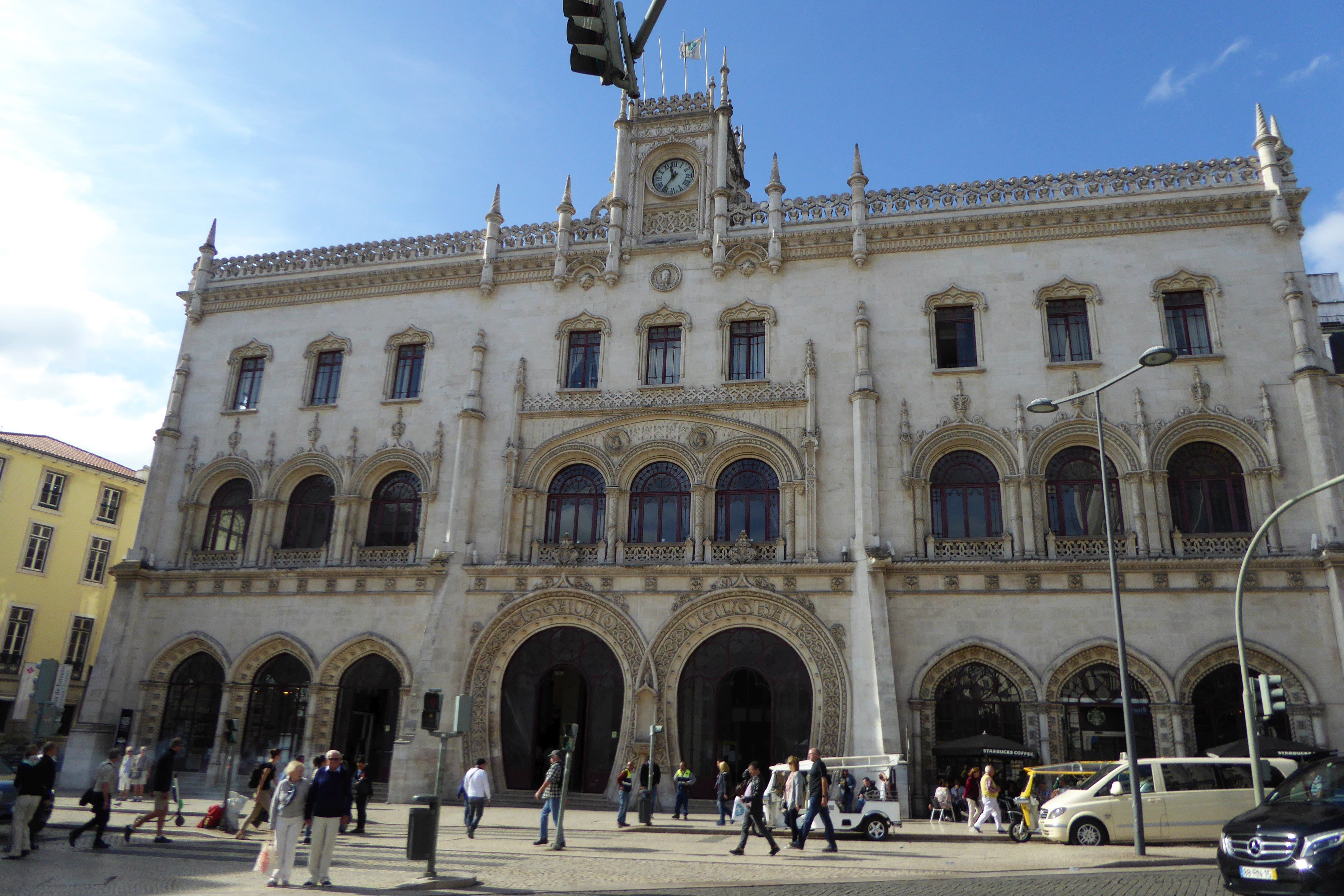 https://mdw-travel-data-us-east-1.s3.amazonaws.com/img/country/Portugal/Rossio-Railway-Station/img_02.jpg