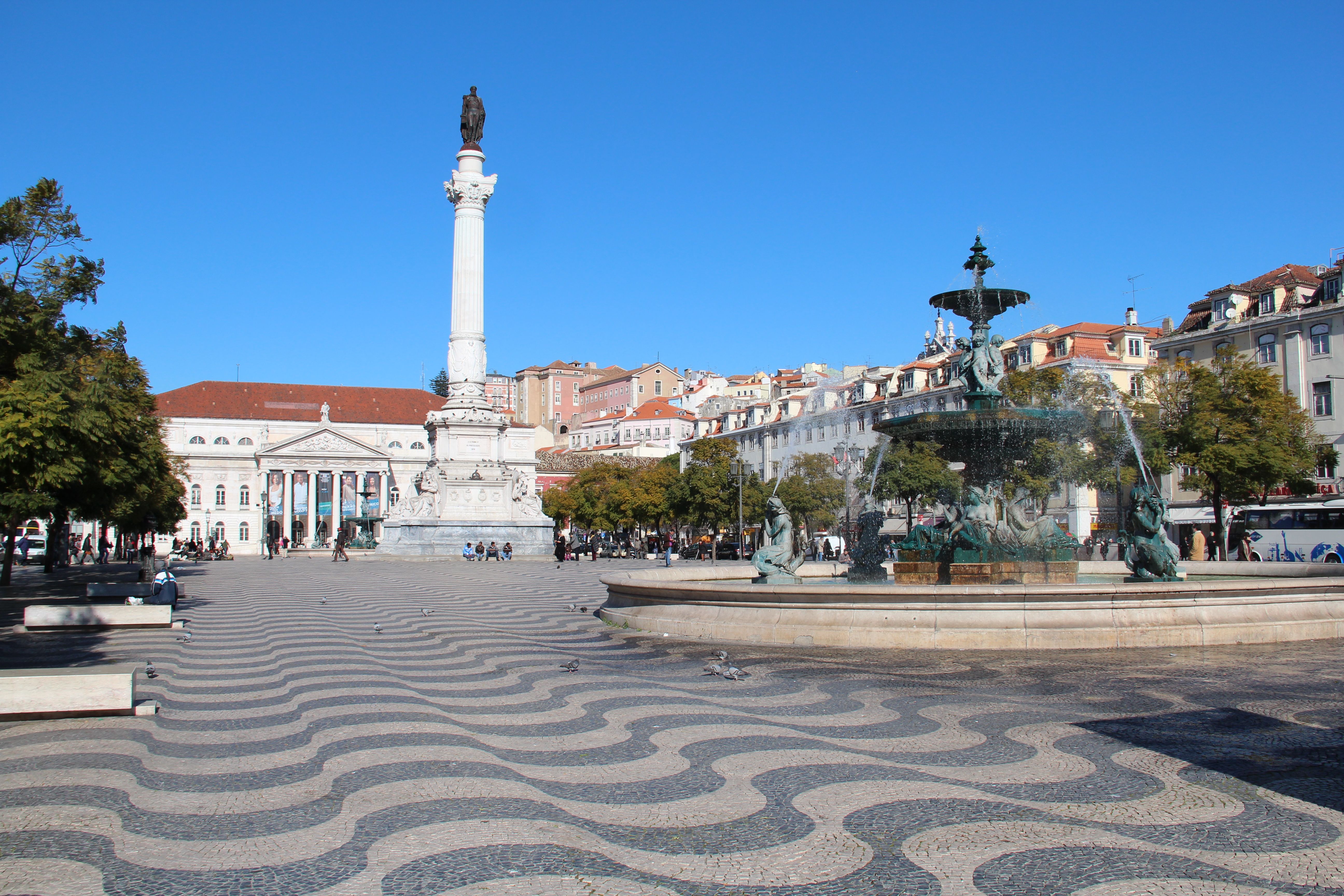 https://mdw-travel-data-us-east-1.s3.amazonaws.com/img/country/Portugal/Rossio-Square/img_00.jpg