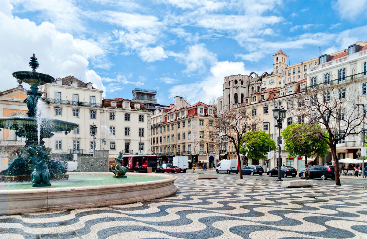 https://mdw-travel-data-us-east-1.s3.amazonaws.com/img/country/Portugal/Rossio-Square/img_01.jpg