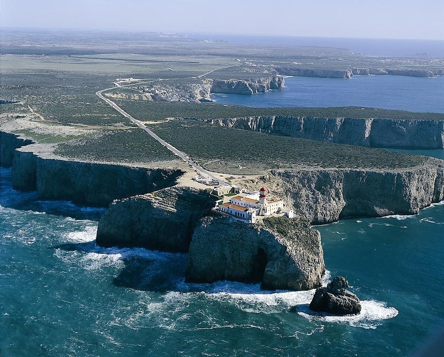 https://mdw-travel-data-us-east-1.s3.amazonaws.com/img/country/Portugal/Sagres/img_05.jpg