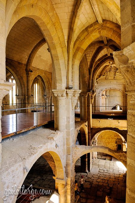 https://mdw-travel-data-us-east-1.s3.amazonaws.com/img/country/Portugal/Santa-Clara-Monastery/img_00.jpg