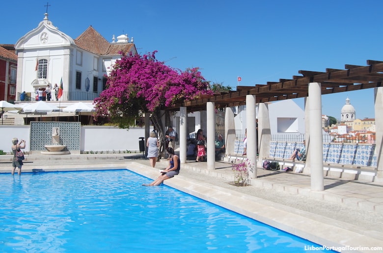 https://mdw-travel-data-us-east-1.s3.amazonaws.com/img/country/Portugal/Santa-Luzia-Sanctuary/img_01.jpg