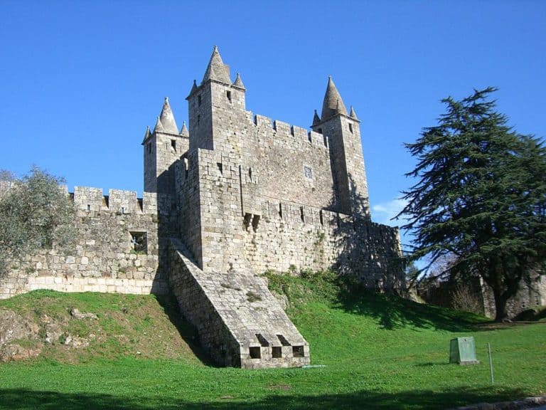 https://mdw-travel-data-us-east-1.s3.amazonaws.com/img/country/Portugal/Santa-Maria-da-Feira/img_05.jpg
