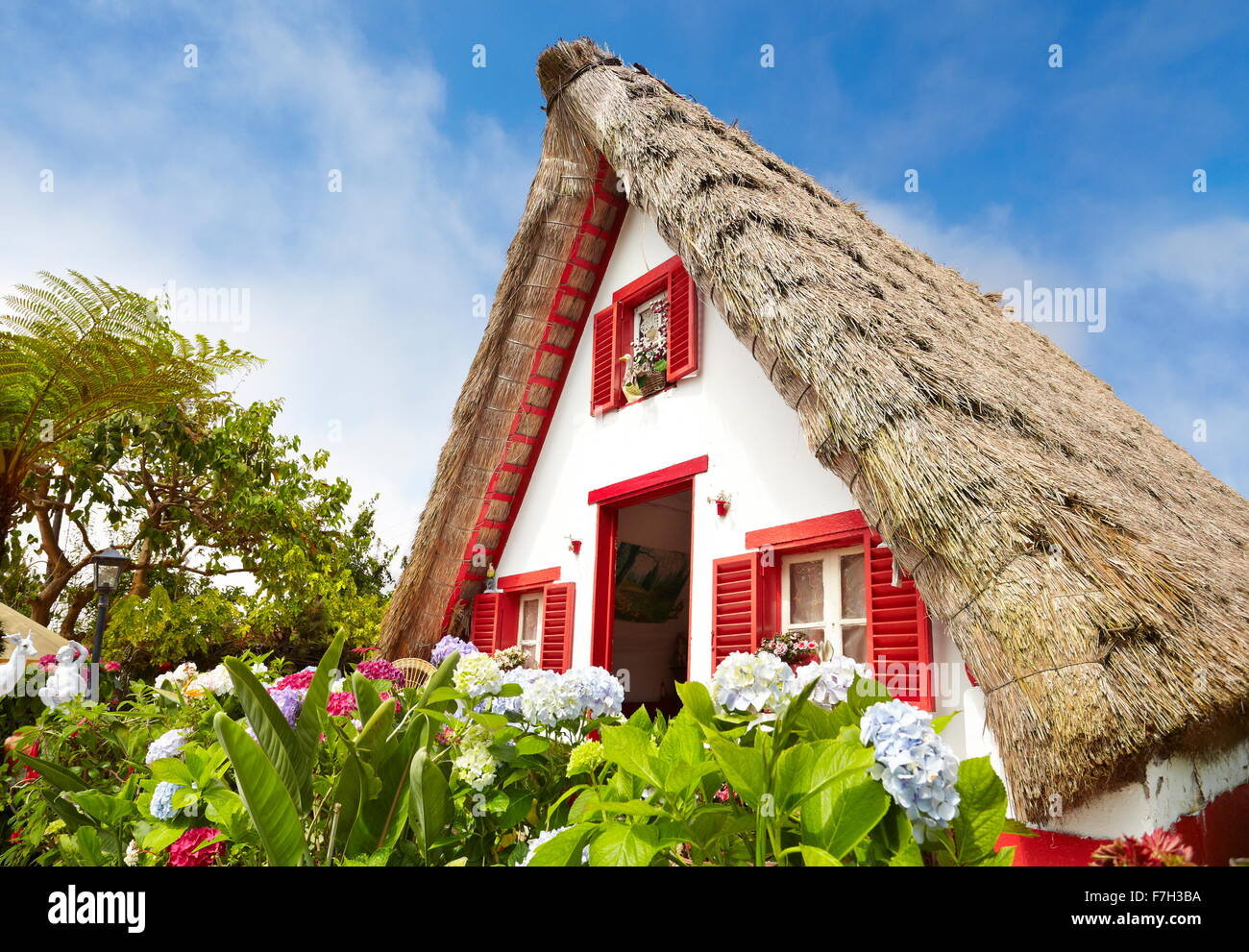 https://mdw-travel-data-us-east-1.s3.amazonaws.com/img/country/Portugal/Santana-Village/img_01.jpg