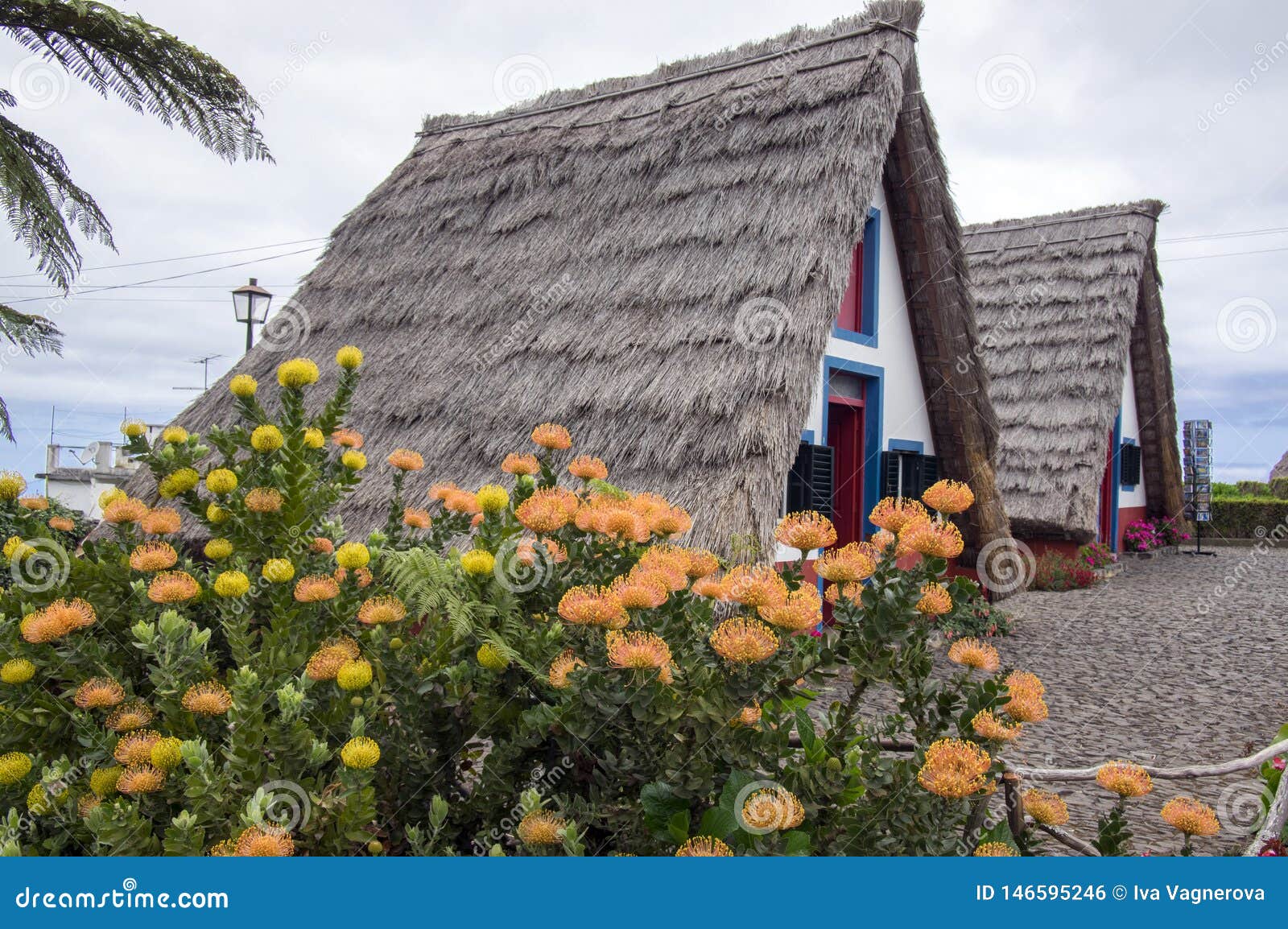 https://mdw-travel-data-us-east-1.s3.amazonaws.com/img/country/Portugal/Santana-Village/img_03.jpg