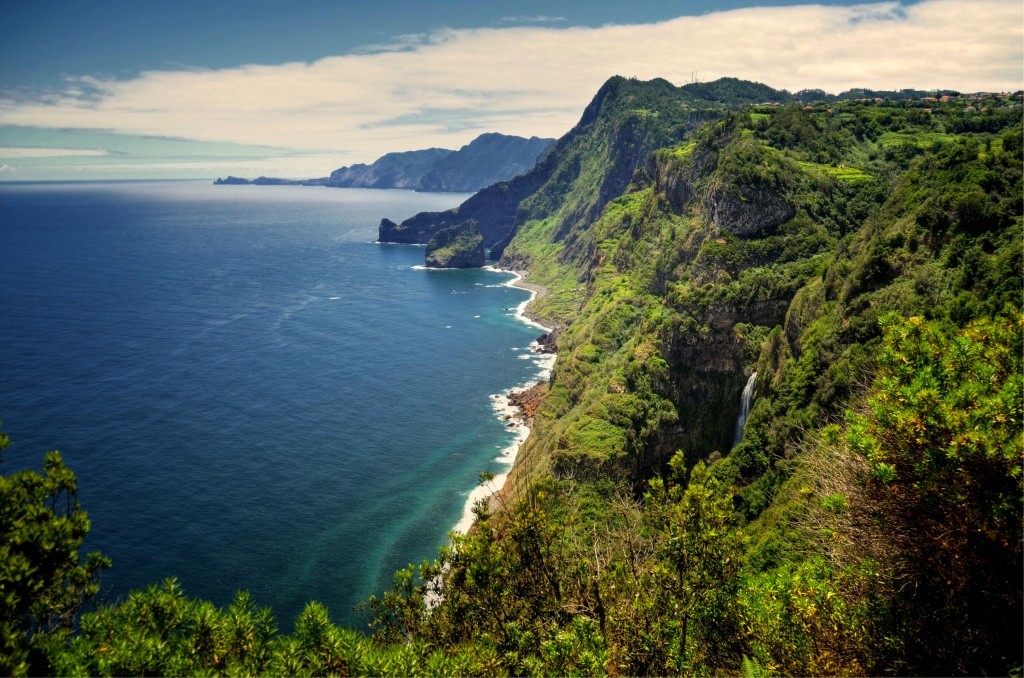 https://mdw-travel-data-us-east-1.s3.amazonaws.com/img/country/Portugal/Santana/img_00.jpg