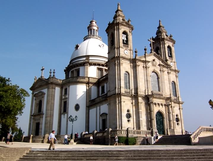 https://mdw-travel-data-us-east-1.s3.amazonaws.com/img/country/Portugal/Santuario-do-Sameiro/img_01.jpg