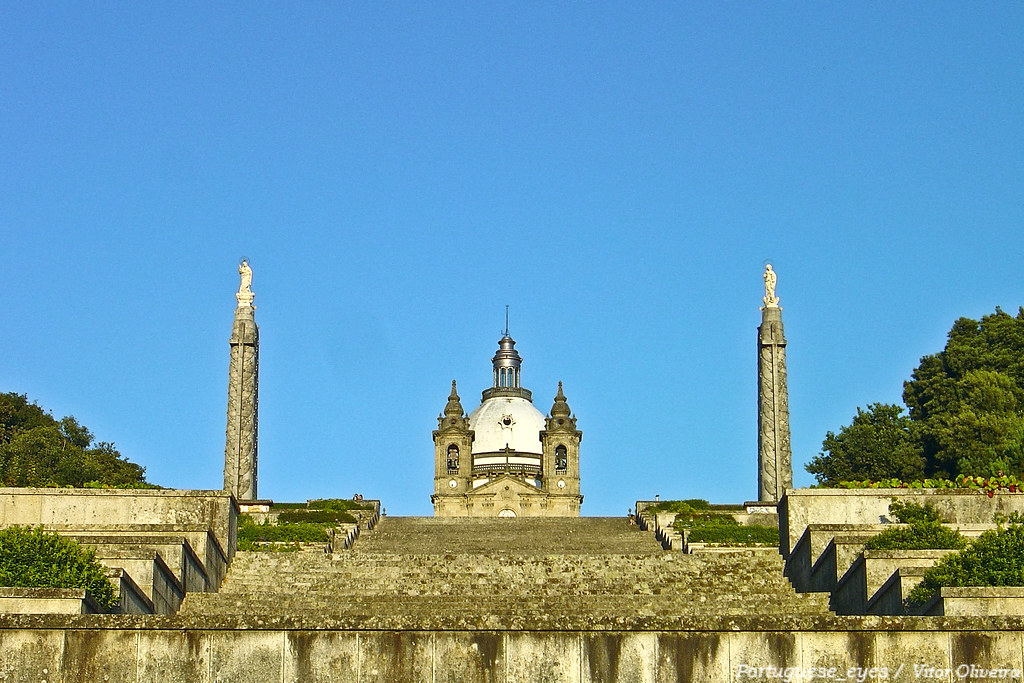 https://mdw-travel-data-us-east-1.s3.amazonaws.com/img/country/Portugal/Santuario-do-Sameiro/img_02.jpg