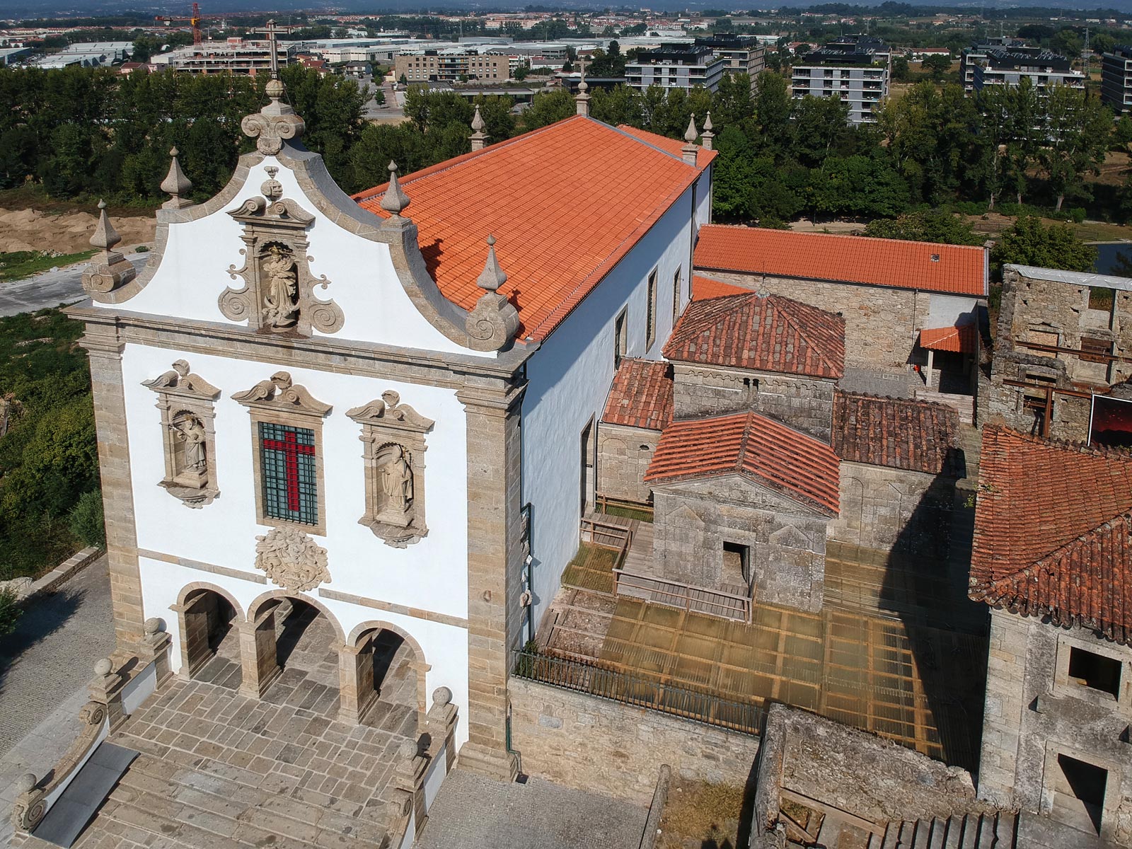 https://mdw-travel-data-us-east-1.s3.amazonaws.com/img/country/Portugal/Sao-Frutuoso-Chapel/img_02.jpg