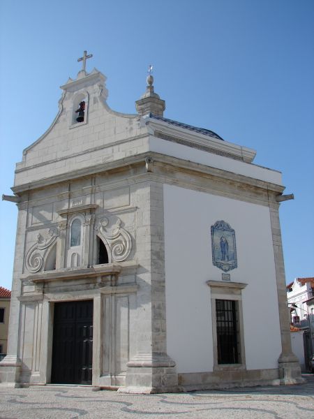 https://mdw-travel-data-us-east-1.s3.amazonaws.com/img/country/Portugal/Sao-Goncalinho-Chapel/img_00.jpg