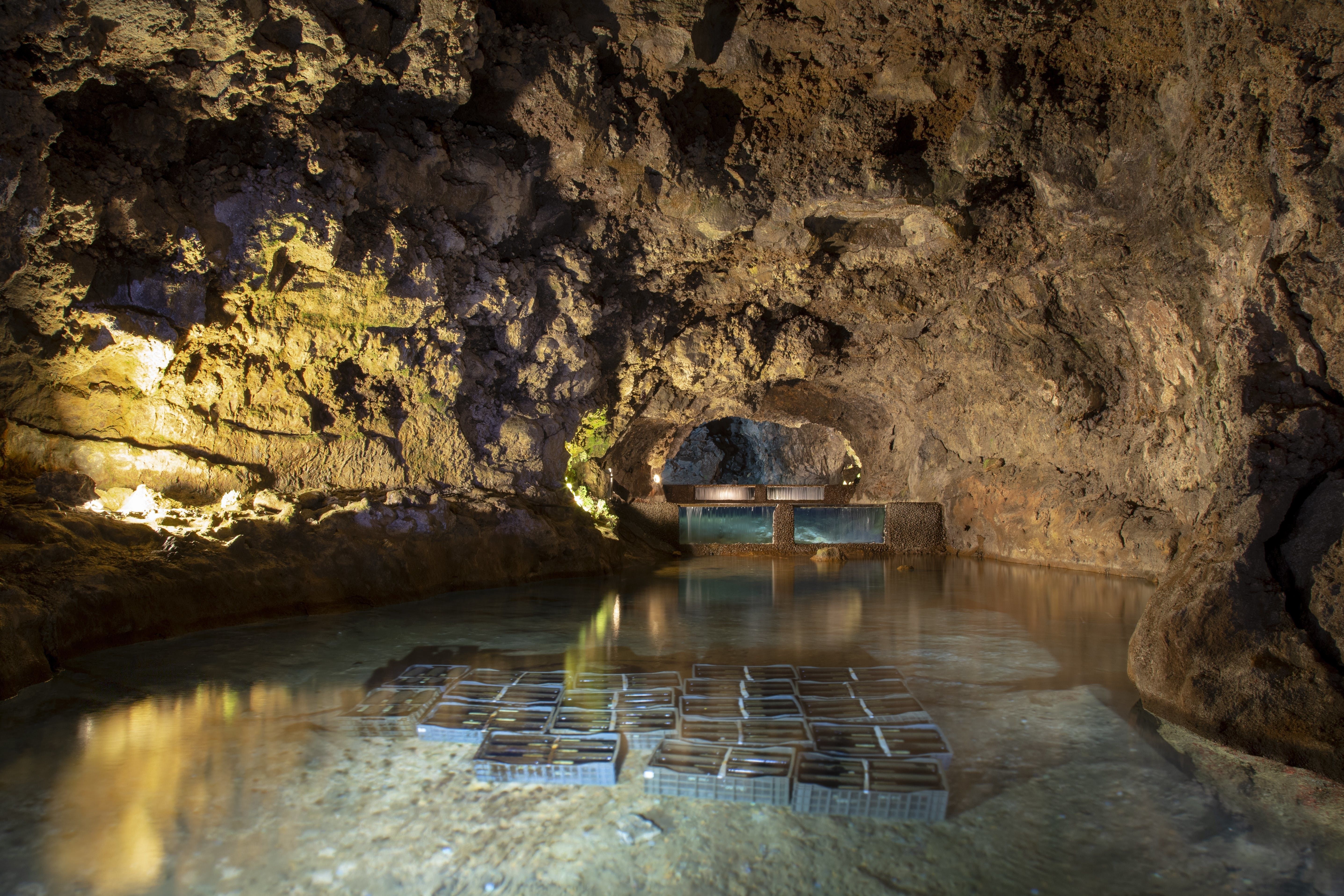 https://mdw-travel-data-us-east-1.s3.amazonaws.com/img/country/Portugal/Sao-Vicente-Caves/img_01.jpg