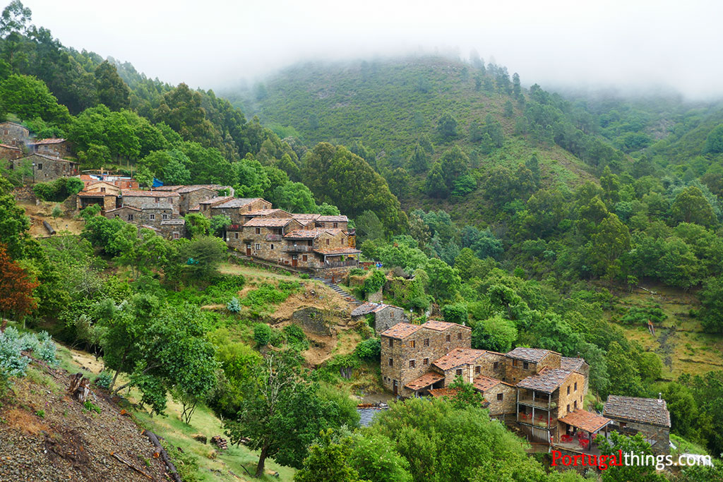 https://mdw-travel-data-us-east-1.s3.amazonaws.com/img/country/Portugal/Schist-Villages/img_01.jpg