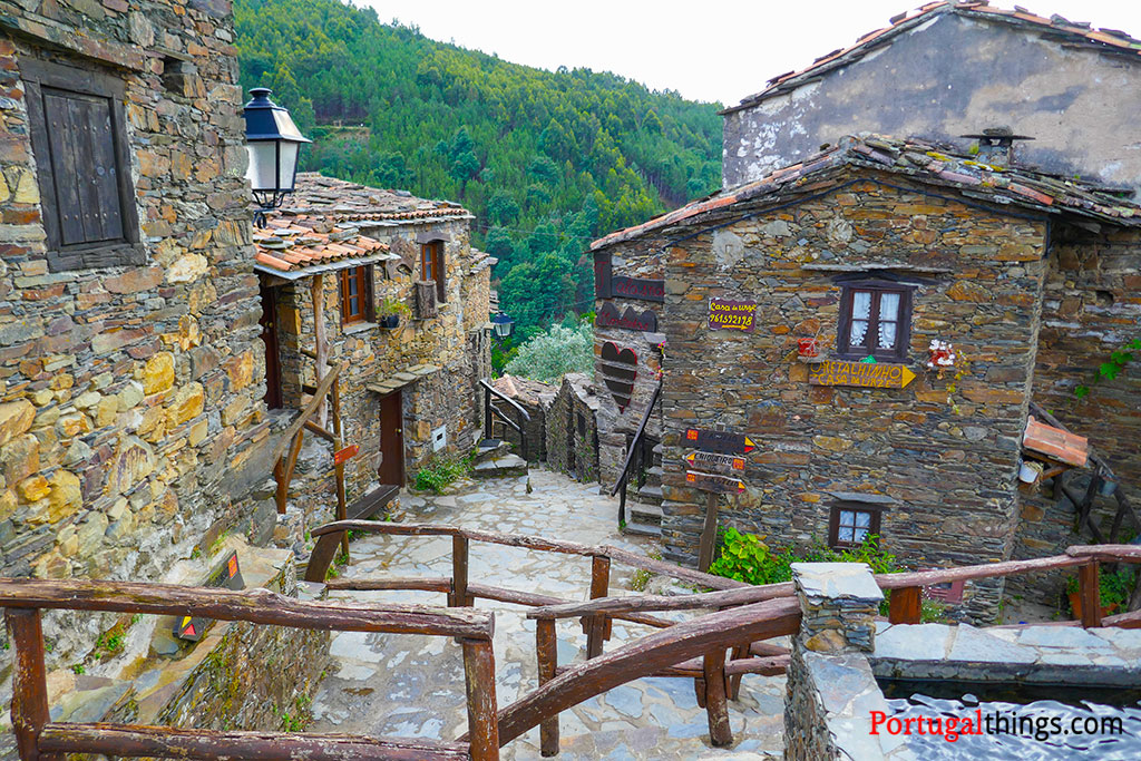 https://mdw-travel-data-us-east-1.s3.amazonaws.com/img/country/Portugal/Schist-Villages/img_02.jpg