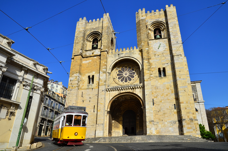 https://mdw-travel-data-us-east-1.s3.amazonaws.com/img/country/Portugal/Se-Cathedral/img_01.jpg