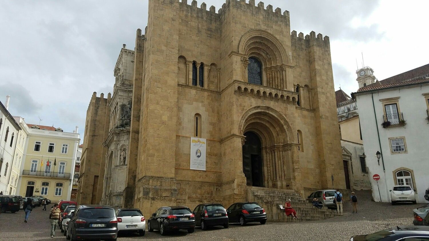 https://mdw-travel-data-us-east-1.s3.amazonaws.com/img/country/Portugal/Se-Velha/img_02.jpg