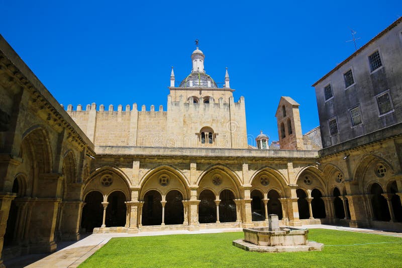 https://mdw-travel-data-us-east-1.s3.amazonaws.com/img/country/Portugal/Se-Velha/img_03.jpg