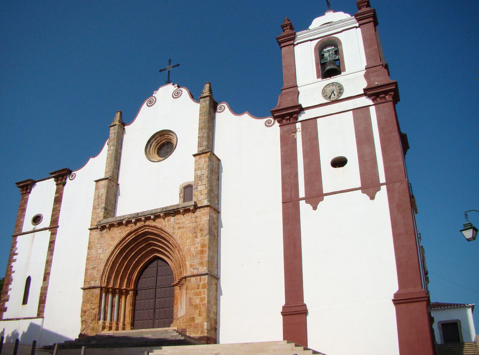 https://mdw-travel-data-us-east-1.s3.amazonaws.com/img/country/Portugal/Se-and-Sever-Church/img_03.jpg