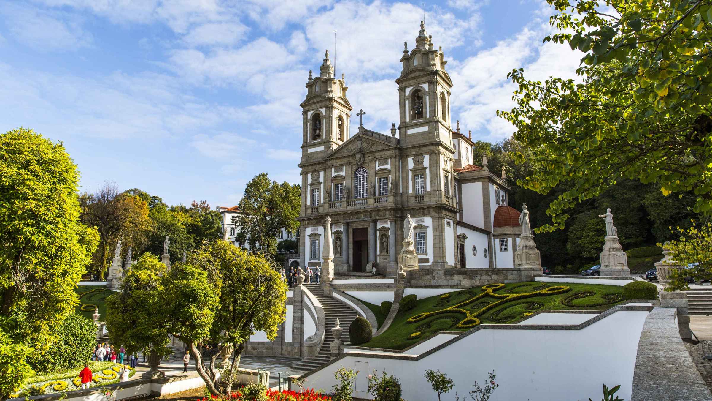 https://mdw-travel-data-us-east-1.s3.amazonaws.com/img/country/Portugal/Se-de-Braga/img_03.jpg