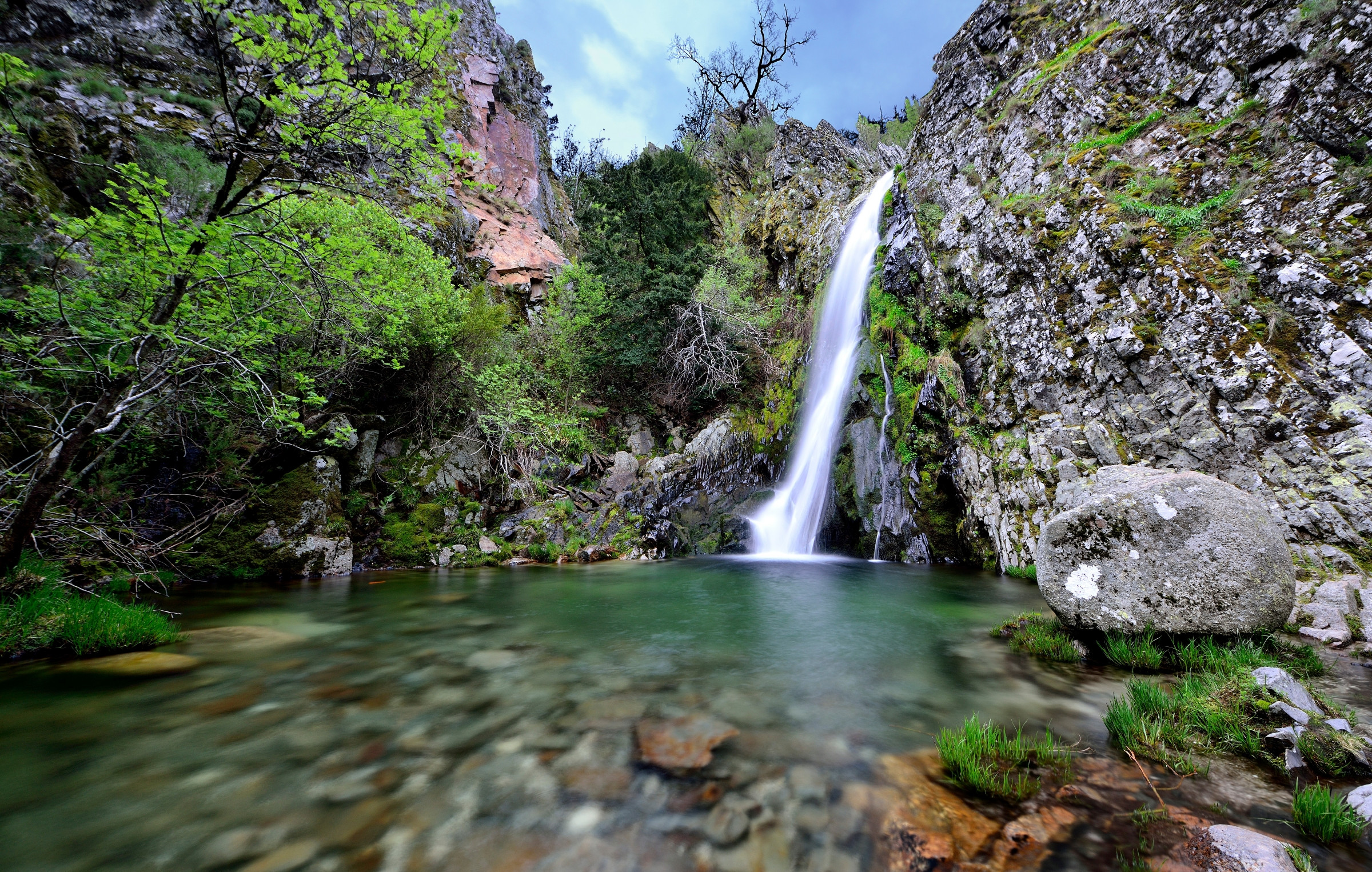 https://mdw-travel-data-us-east-1.s3.amazonaws.com/img/country/Portugal/Serra-da-Estrela-Natural-Park/img_00.jpg