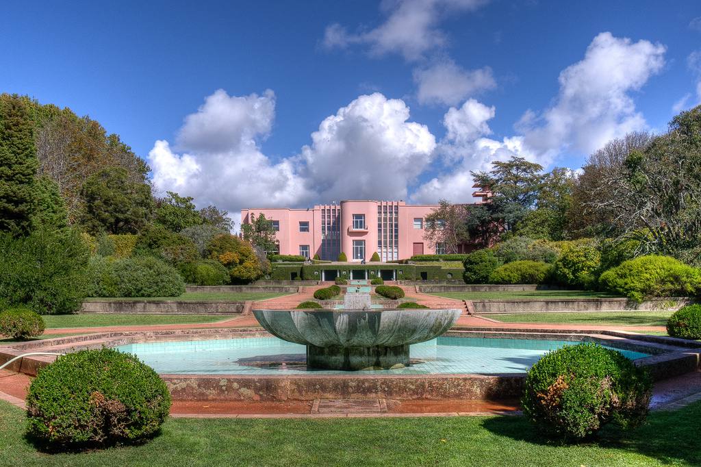 https://mdw-travel-data-us-east-1.s3.amazonaws.com/img/country/Portugal/Serralves/img_02.jpg