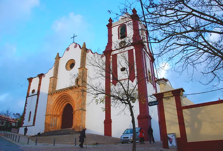 https://mdw-travel-data-us-east-1.s3.amazonaws.com/img/country/Portugal/Silves-Cathedral/img_01.jpg