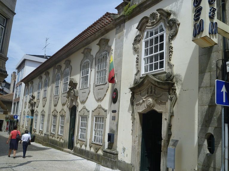 https://mdw-travel-data-us-east-1.s3.amazonaws.com/img/country/Portugal/Solar-dos-Condes-de-Prime-Casa-de-Mateus/img_01.jpg