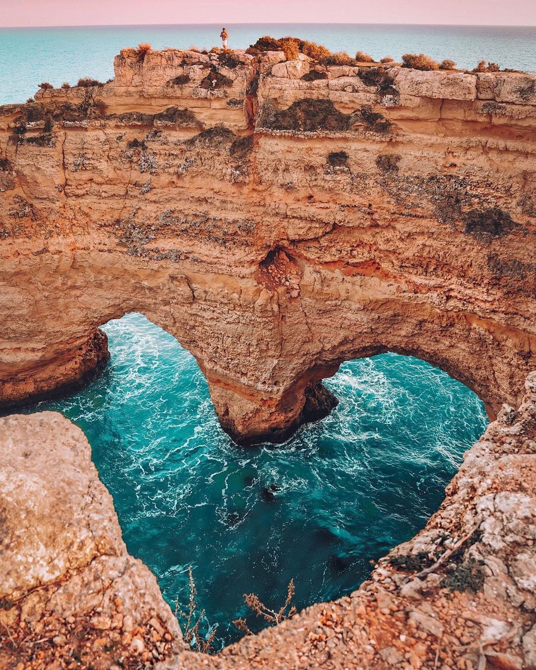 https://mdw-travel-data-us-east-1.s3.amazonaws.com/img/country/Portugal/Summertime-Live/img_01.jpg