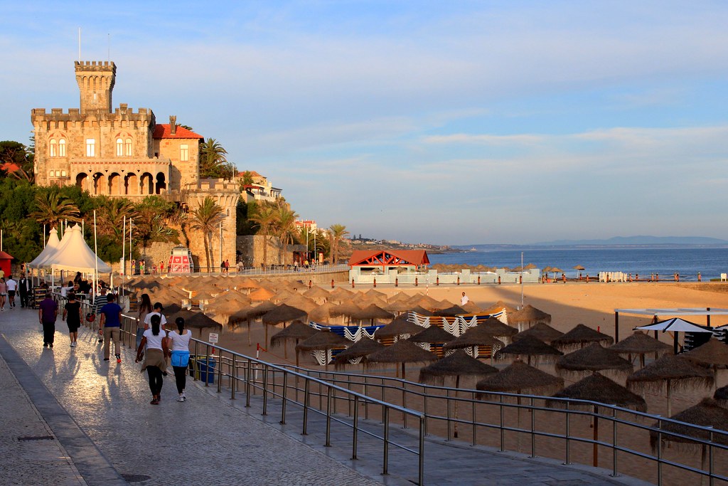 https://mdw-travel-data-us-east-1.s3.amazonaws.com/img/country/Portugal/Tamariz-Beach/img_01.jpg