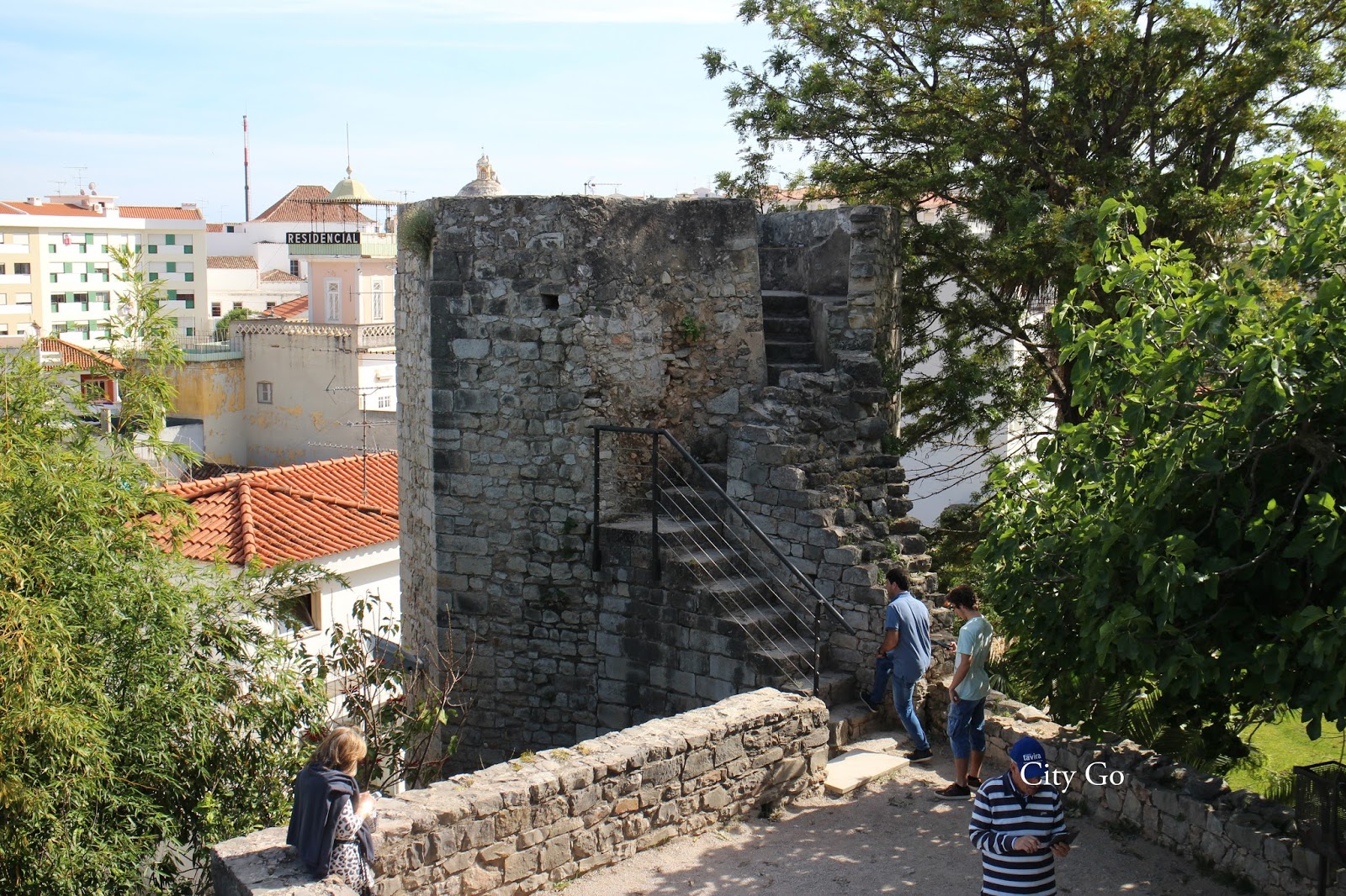 https://mdw-travel-data-us-east-1.s3.amazonaws.com/img/country/Portugal/Tavira-Castle/img_01.jpg