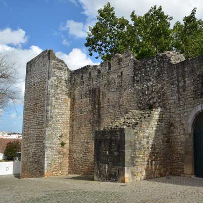 https://mdw-travel-data-us-east-1.s3.amazonaws.com/img/country/Portugal/Tavira-Castle/img_05.jpg