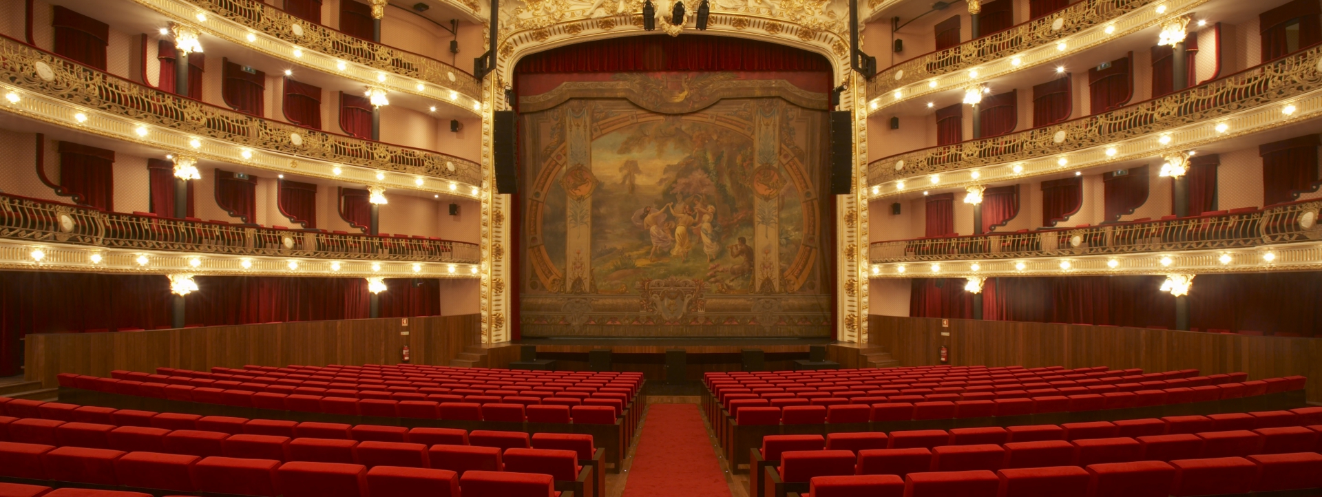 https://mdw-travel-data-us-east-1.s3.amazonaws.com/img/country/Portugal/Theatro-Circo/img_02.jpg