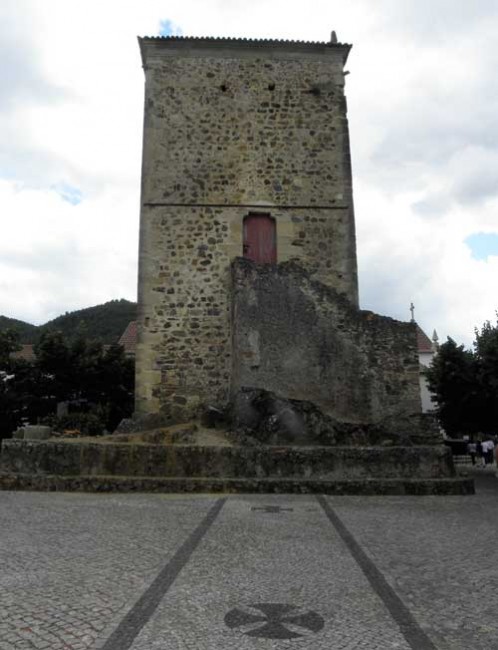 https://mdw-travel-data-us-east-1.s3.amazonaws.com/img/country/Portugal/Torre-de-Dornes/img_03.jpg