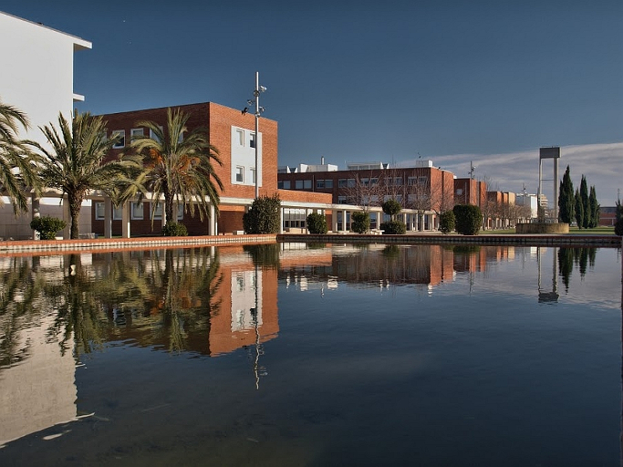 https://mdw-travel-data-us-east-1.s3.amazonaws.com/img/country/Portugal/University-of-Aveiro/img_00.jpg