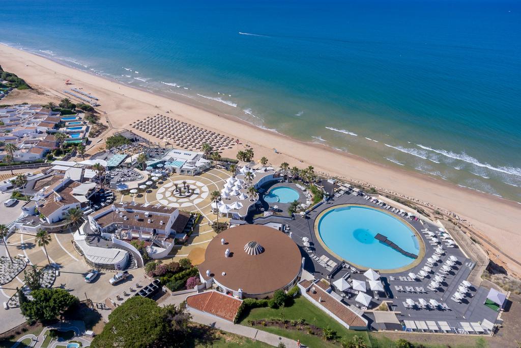 https://mdw-travel-data-us-east-1.s3.amazonaws.com/img/country/Portugal/Vale-do-Lobo-Golf-Resort/img_01.jpg