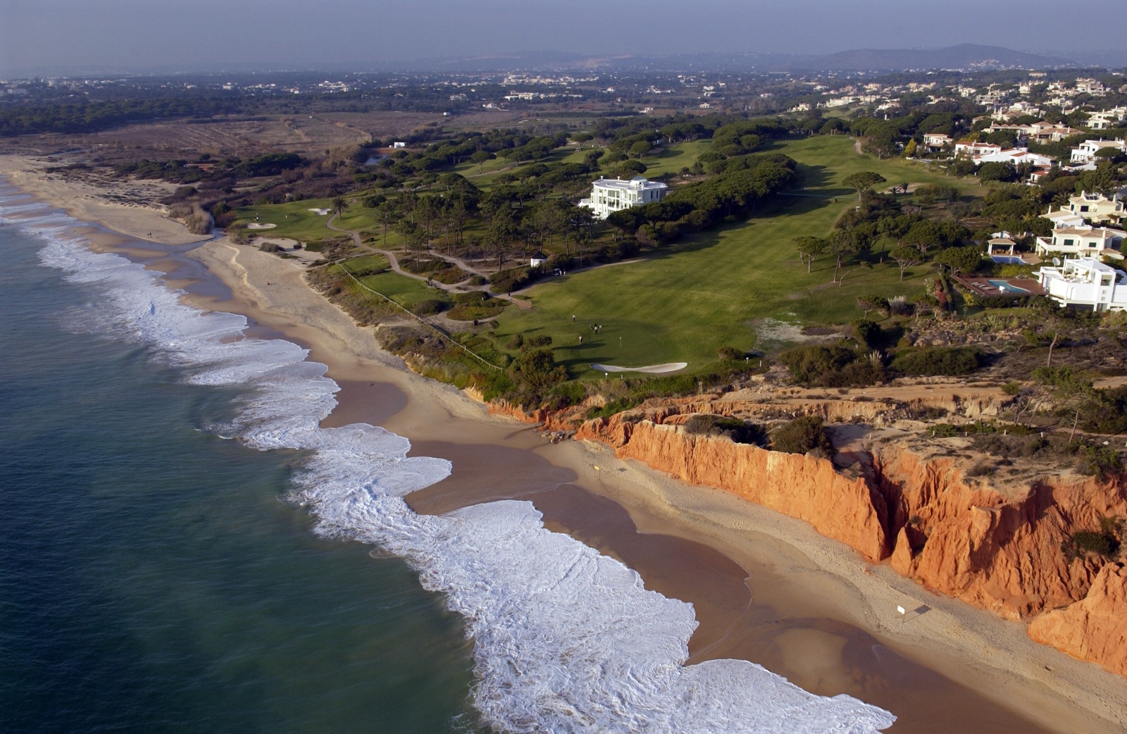 https://mdw-travel-data-us-east-1.s3.amazonaws.com/img/country/Portugal/Vale-do-Lobo-Golf-Resort/img_03.jpg